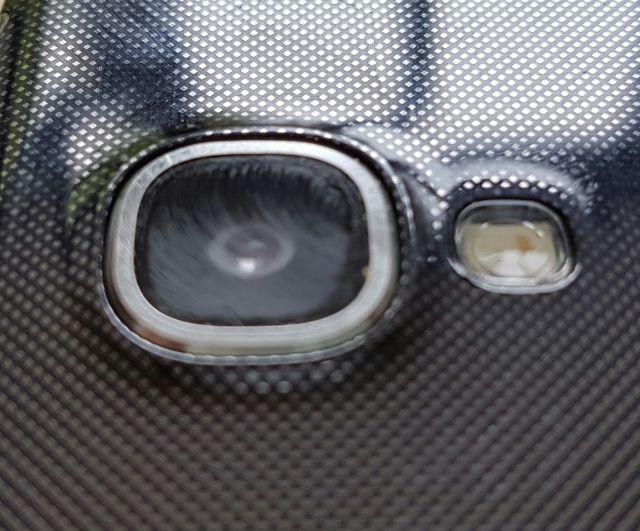 Kameralinse des Samsung Galaxy Smartphones verwischt