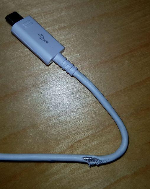 Ladekabel beschädigt Isolierung