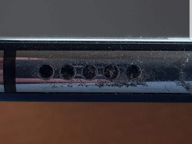 Smartphone Lautsprecher verstopft mit Staub