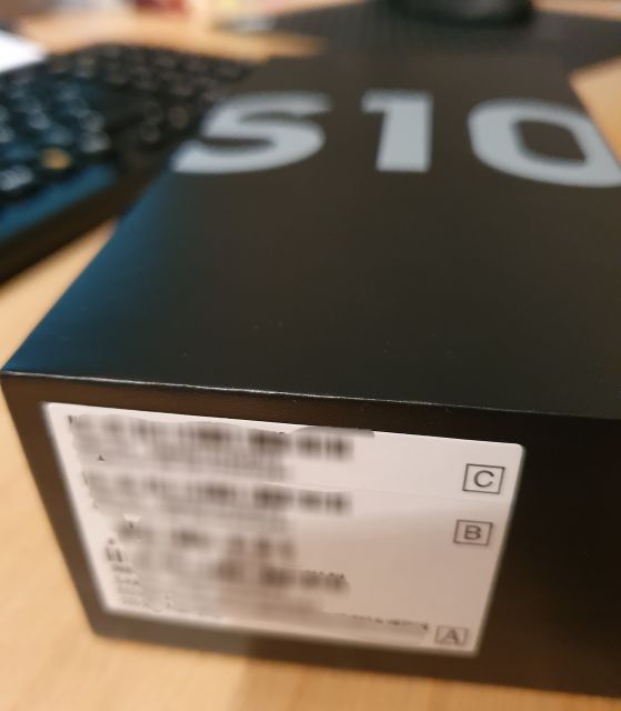 Smartphone in Verpackung