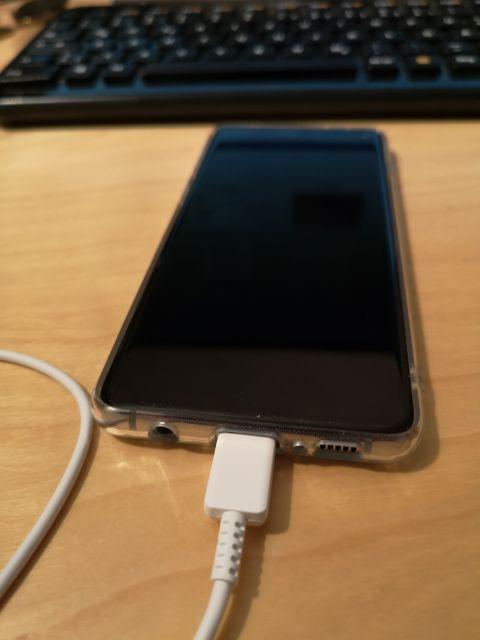 OnePlus Nord mit USB Kabel verbunden