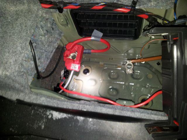 Wechsel der Autobatterie bei BMW 3er E90, E92, E93